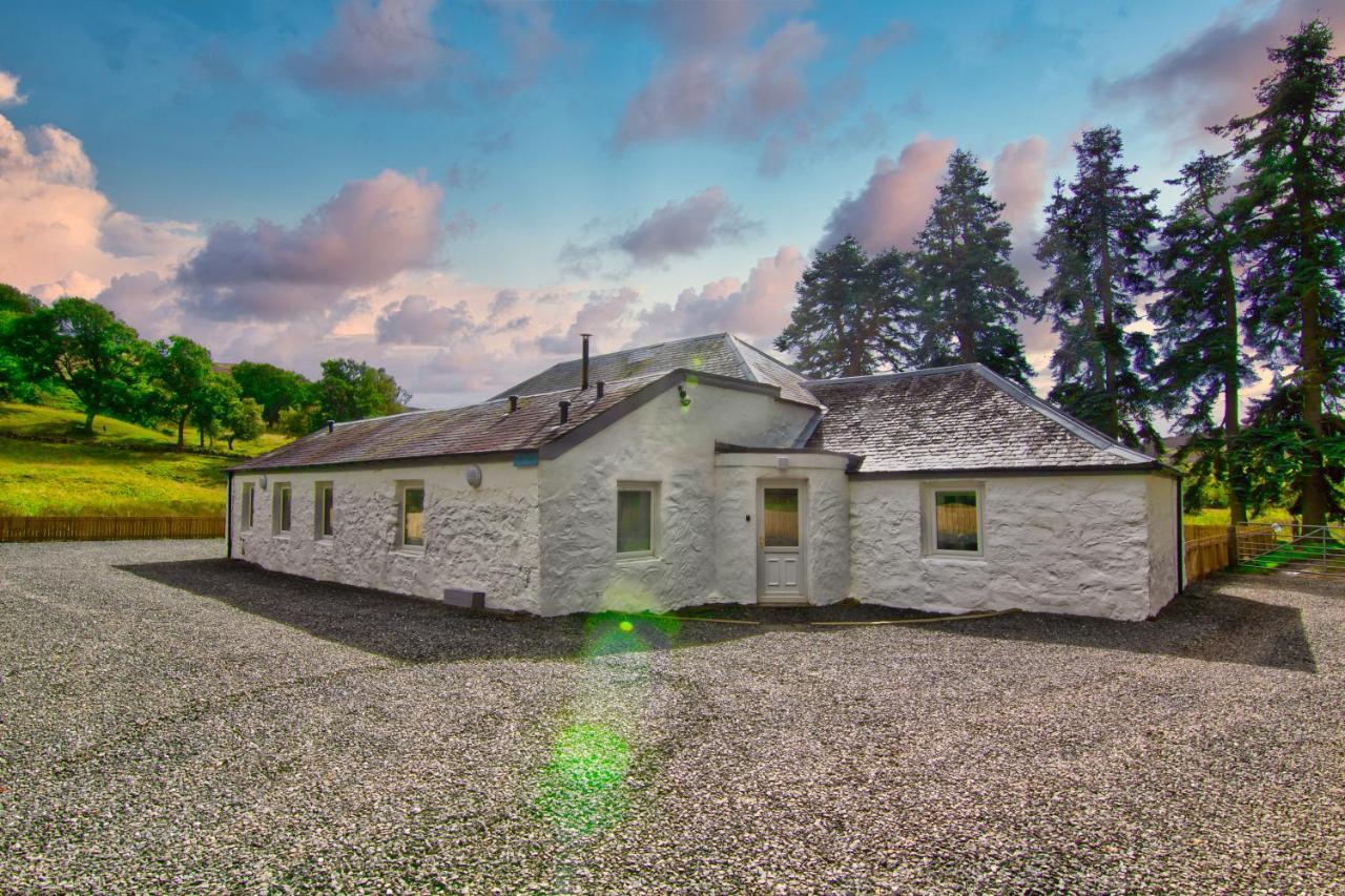 Dalnaglar Castle Estate Villa Spittal of Glenshee ภายนอก รูปภาพ